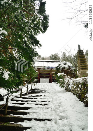 冬の慈光寺（新潟県） 115568625