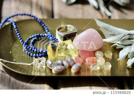 パワーストーンとホワイトセージ 開運グッズ パワーストーンとホワイトセージ 開運グッズ 115568820