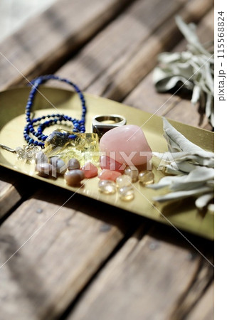 パワーストーンとホワイトセージ　開運グッズ 115568824