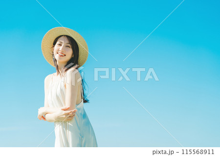 若い女性の紫外線 UVケアイメージ 115568911