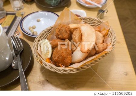 フライドポテチ　フライドチキン　ポテチキ 115569202