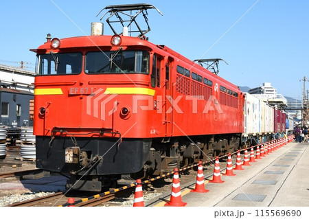 車両基地に停車するEF67形電気機関車 115569690