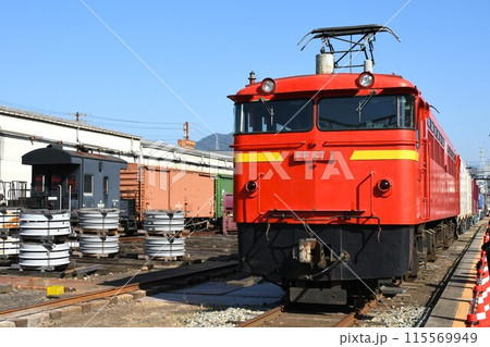 車両基地に停車するEF67形電気機関車 115569949