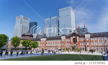 東京　東京駅丸の内口の駅前風景 115570592