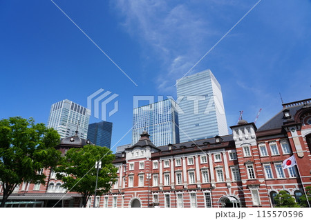 東京 東京駅丸の内口の駅前風景 東京 東京駅丸の内口の駅前風景 115570596