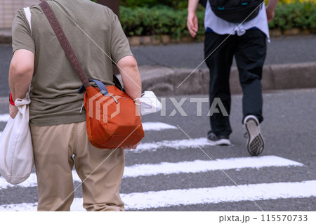 日本の横浜都市景観 腕マスクの高齢女性…高齢化社会、コロナなどへの意識は…=横浜市内 日本の横浜都市景観 腕マスクの高齢女性…高齢化社会、コロナなどへの意識は…=横浜市内 115570733