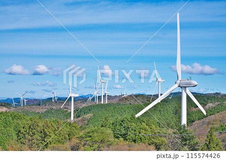 【青山高原の風力発電】 三重県伊賀市勝地 115574426