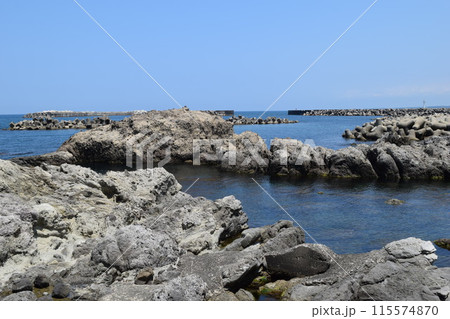 庄内海岸の岩場風景 115574870