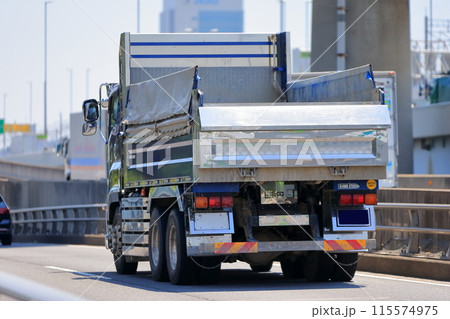ダンプトラック　イメージ 115574975