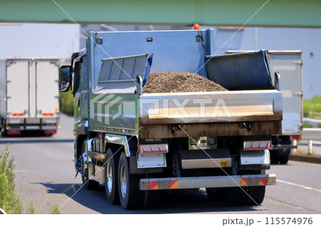 ダンプトラック　イメージ 115574976