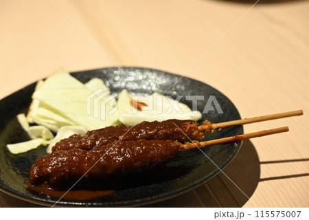 味噌ダレのたっぷりかかった串カツ 味噌ダレのたっぷりかかった串カツ 115575007