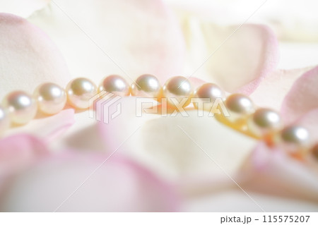 バラの花びらの上のパールネックレス 本真珠ネックレス バラの花びらの上のパールネックレス 本真珠ネックレス 115575207