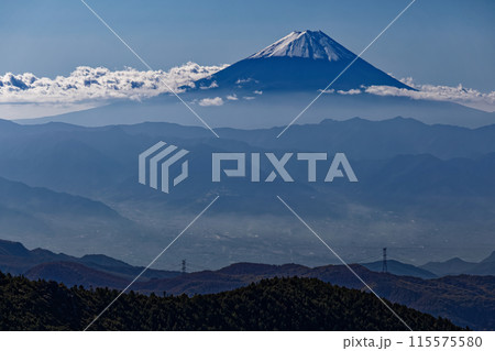 秋の金峰山稜線から見る富士山 秋の金峰山稜線から見る富士山 115575580
