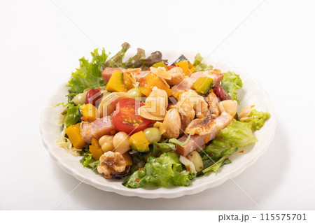 豆とカボチャのナッツサラダ 115575701