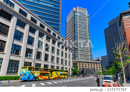 東京　千代田区 丸の内の都市風景 115575787