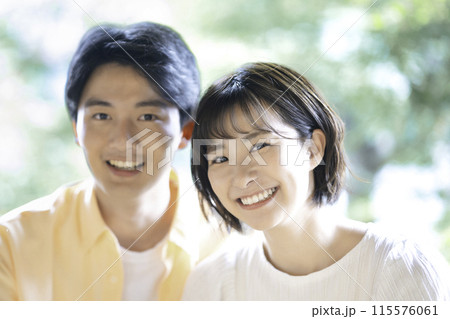 若いカップル 115576061