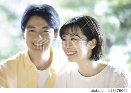 若いカップル 115576062
