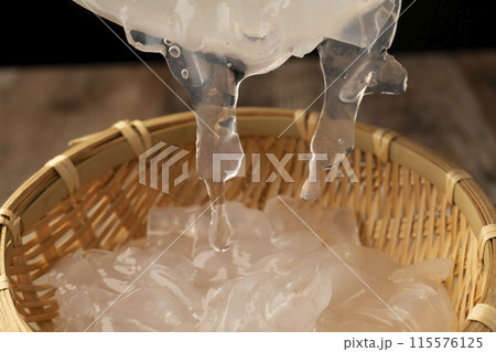 くずきり　水を切る 115576125