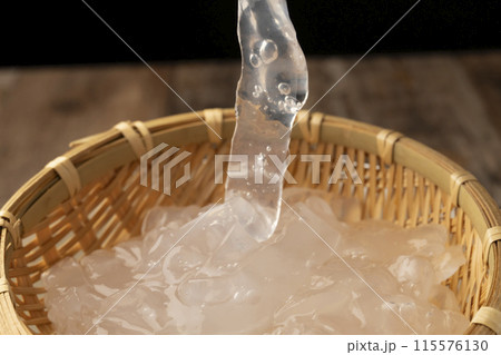 くずきり　水を切る 115576130