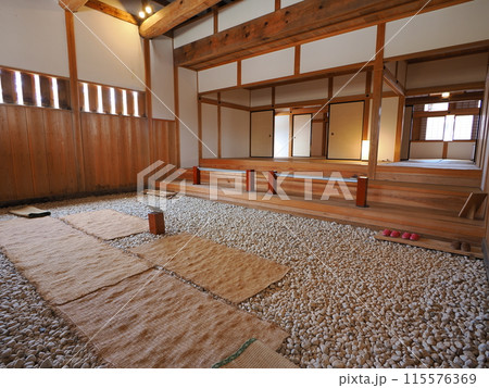 佐渡島　国史跡　佐渡奉行所（御裁許所・御白洲） 115576369