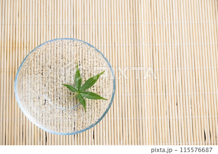 水に浮かぶ青もみじ 水に浮かぶ青もみじ 115576687