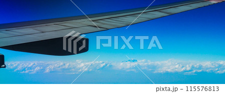 カトマンズに向かう機内より望むエベレスト 115576813