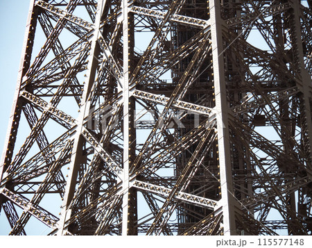 フランス・パリのシンボル　エッフェル塔 115577148