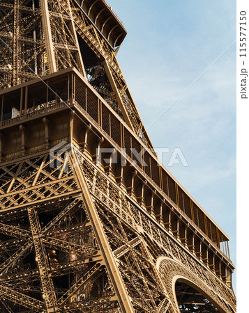フランス・パリのシンボル　エッフェル塔 115577150