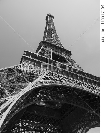 フランス・パリのシンボル　エッフェル塔 115577154