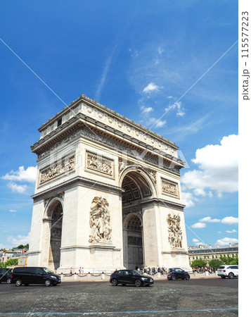 フランス・パリのシンボル 凱旋門 フランス・パリのシンボル 凱旋門 115577223