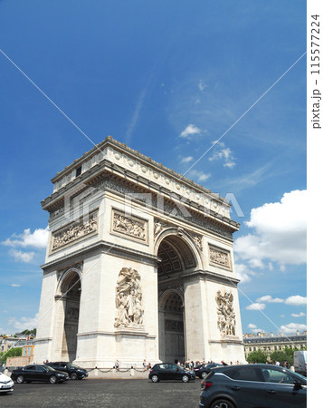 フランス・パリのシンボル 凱旋門 フランス・パリのシンボル 凱旋門 115577224