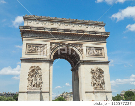 フランス・パリのシンボル　凱旋門 115577227