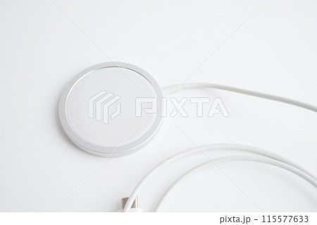 Wireless charger, magnetic charging modern equipment of mobile phone. Wireless charger, magnetic charging modern equipment of mobile phone. 115577633