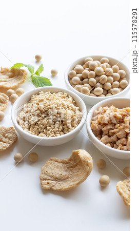 大豆ミート プラントベースミート 白背景 大豆ミート プラントベースミート 白背景 115578291