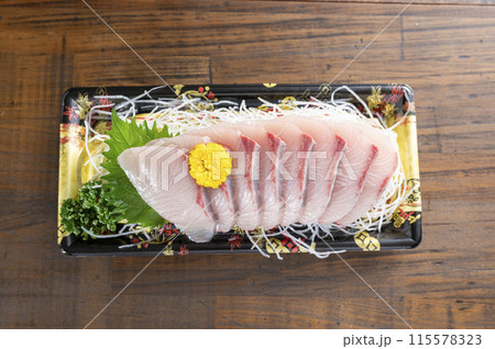 鰤の刺身 115578323