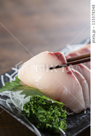 鰤の刺身 115578348