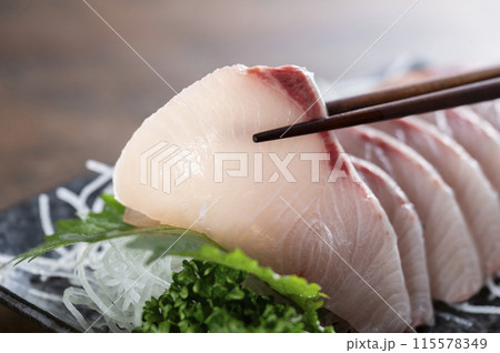 鰤の刺身 115578349