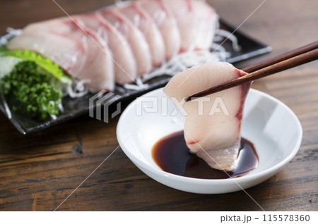 鰤の刺身 115578360