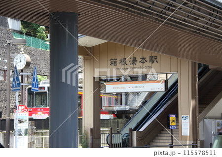 箱根湯本駅入口階段エスカレーター 115578511