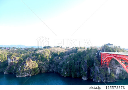 岐阜県中津川市_恵那峡展望台からの恵那峡大橋4_2022年12月 115578878