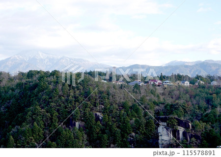 岐阜県中津川市_恵那峡展望台から南東側風景1_2022年12月 岐阜県中津川市_恵那峡展望台から南東側風景1_2022年12月 115578891