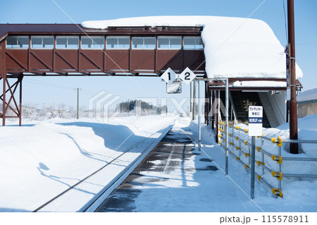 北海道　冬の栗沢駅 115578911