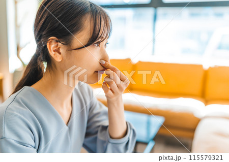 女性ポートレート 115579321