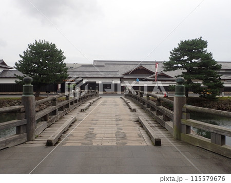 島根県松江市にあり現存12天守の1つで国宝に指定されている江戸時代に築城された松江城 島根県松江市にあり現存12天守の1つで国宝に指定されている江戸時代に築城された松江城 115579676