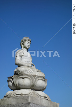 青空に映える仏様 青空に映える仏様 115579773