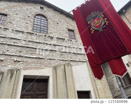 Gubbio city center during the festa dei Ceri 115580696