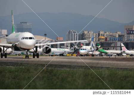 空港 飛行場 エアポート 115581044