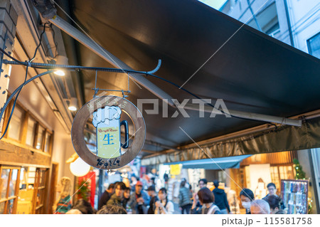 東京都 ノスタルジックな谷中ぎんざ商店街の風景 東京都 ノスタルジックな谷中ぎんざ商店街の風景 115581758