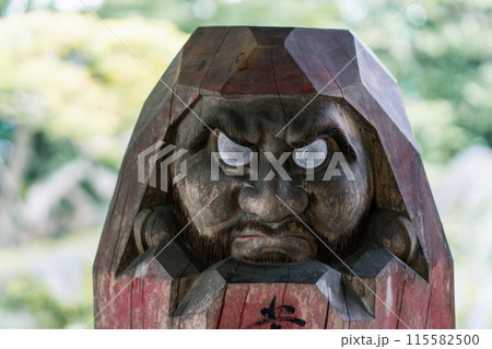 京都市上京区ににある通称「だるま寺」と呼ばれる法輪寺の達磨を撮影 京都市上京区ににある通称「だるま寺」と呼ばれる法輪寺の達磨を撮影 115582500