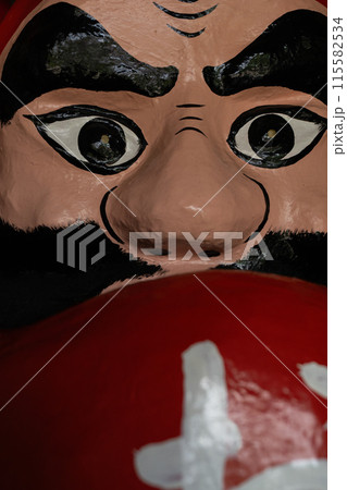 京都市上京区ににある通称「だるま寺」と呼ばれる法輪寺の達磨を撮影 115582534